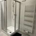 Modernes City-apartment Mit Parkplatz In דירה *