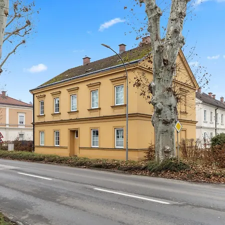 Apartment Modernes City-apartment Mit Parkplatz In