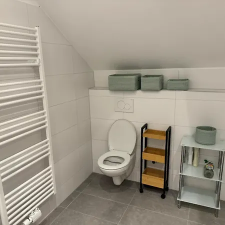 Apartment Modernes City-apartment Mit Parkplatz In *