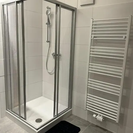 Modernes City-apartment Mit Parkplatz In Apartman *