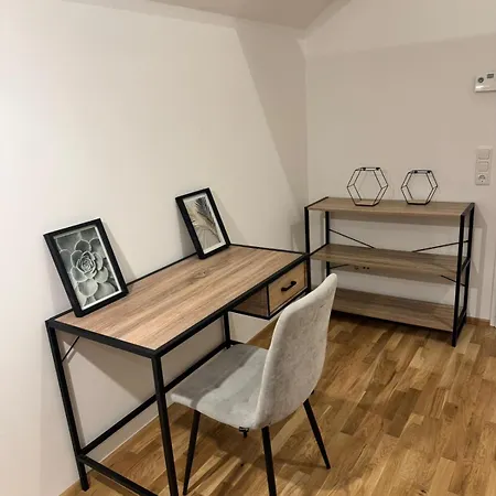 Apartman Modernes City-apartment Mit Parkplatz In *