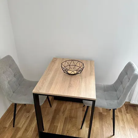 Modernes City-apartment Mit Parkplatz In *