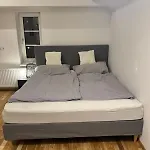 Apartman Modernes City-apartment Mit Parkplatz In *