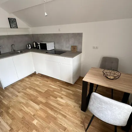 Lejlighed Modernes City-apartment Mit Parkplatz In *