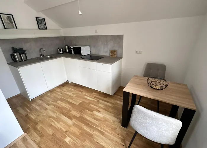 Апартаменты Modernes City-apartment Mit Parkplatz In *